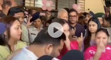 पटना ग्रामीण: नेता प्रतिपक्ष तेजस्वी यादव पत्नी और परिवार संग मतदान करने पहुंचे, पत्नी दिखीं उत्सुक