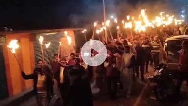 टिहरी: अखोडी में अनीशा और रवीना को न्याय दिलाने की मांग को लेकर लोगों ने निकाला विशाल मशाल जुलूस, सरकार के खिलाफ की नारेबाजी