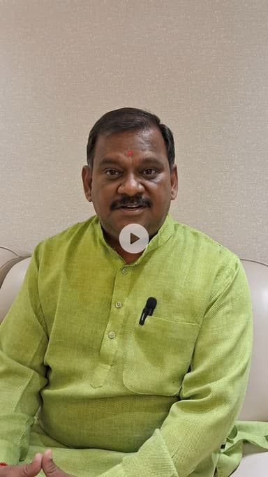 26 अक्टूबर को एक मानसिक रूप से बीमार युवक ने रायपुर के VIP चौक पर लगे छत्तीसगढ़ महतारी की मूर्ति को तोड़ दिया।