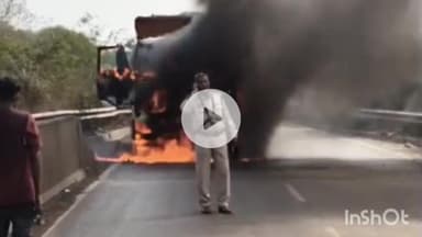 दुर्ग: खारुन नदी के ऊपर हाईवे पर कोयला लदे ट्रक में लगी आग, फायर ब्रिगेड की टीम ने आग पर पाया काबू