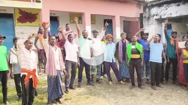 सिरदला: सड़क नहीं तो वोट नहीं: सिरदला प्रखंड के मढ़ी–कलौंदा समेत कई गांवों के ग्रामीणों ने किया वोट बहिष्कार