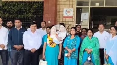 जगाधरी: स्वास्थ्य कर्मचारियों ने मांगों को लेकर सिविल अस्पताल में किया प्रदर्शन, सिविल सर्जन को सौंपा ज्ञापन