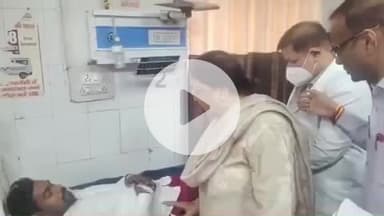 हाथरस: रोडबेज बस और टेंकर के बीच हुए सड़क हादसे में घायलों का हाल जानने जिला अस्पताल पहुंची केबिनेट मंत्री