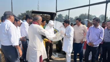 तिलहर: निगोही डालमिया चीनी मिल में पेराई सत्र की हुई शुरुआत, किसानों का स्वागत बैलगाड़ी और ट्रैक्टर ट्राली लेकर किया गया