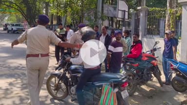 लोहरदगा: सड़क सुरक्षा को लेकर समाहरणालय चौक पर परिवहन विभाग का वाहन जांच अभियान, 24 चालकों से ₹34 हजार का जुर्माना वसूला गया