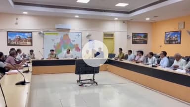 झालरापाटन: मिनी सचिवालय में जिले में सड़क दुर्घटनाओं की रोकथाम एवं सड़क सुरक्षा को सुदृढ़ बनाने को लेकर जिला कलक्टर ने की बैठक