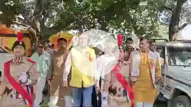 करछना: करछना स्थित मदन मोहन मालवीय इंटर कॉलेज में खेल स्पर्धा कार्यक्रम का शुभारंभ करछना विधायक ने द्वीप प्रज्वलित कर किया