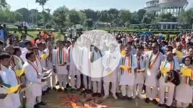 झांसी: झांसी में गूँजा वंदे मातरम, दुर्ग की तलहटी पर विपिन रावत पार्क में हुआ गौरवशाली 150 वर्ष का उत्सव, सांसद रहे मौजूद