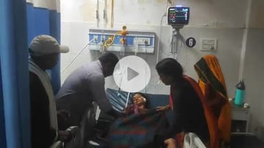 झालरापाटन: झालावाड़ के सीमावर्ती सुसनेर में चलती बाइक पर पेड़ की डाल गिरने से महिला घायल, जिला अस्पताल में भर्ती