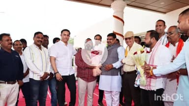 दुर्ग: कैबिनेट मंत्री यादव के गृह प्रवेश कार्यक्रम में शामिल हुए इंद्रजीत, ट्रांसपोर्टर एवं युवा साथियों ने दी शुभकामनाएं