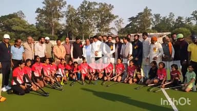 गुना नगर: भारतीय हॉकी के 100 वर्ष पूरे होने पर संजय स्टेडियम गुना में रंगारंग कार्यक्रम, पूर्व मंत्री व खिलाड़ी शामिल हुए