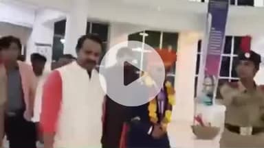 छतरपुर: श्री कृष्णा यूनिवर्सिटी में विश्वकप विजेता महिला क्रिकेटर क्रांति गौड़ का सम्मान