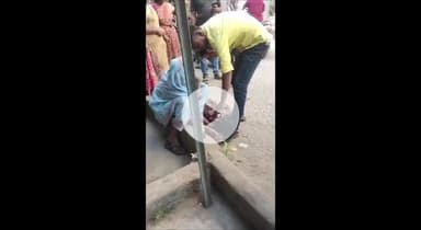 धनबाद/केंदुआडीह: बैंक मोड़ क्षेत्र के करबला रोड पर आवारा सांड ने 65 वर्षीय महिला पर किया हमला, महिला गंभीर रूप से घायल