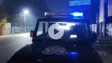 इटावा: यात्री का सामान छूटने पर डायल 112 पुलिस ने दौड़कर राठ डिपो की बस को रोका, बरामद हुए मोबाइल, एटीएम व नगदी