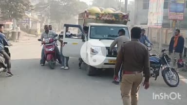 हरदोई: गल्ला मंडी के सामने पिकअप की टक्कर से स्कूटी सवार को लगी चोट, लोगों ने चालक को पीटा और फिर पुलिस को सौंपा