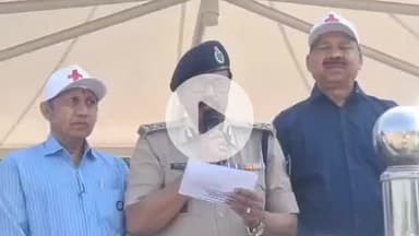 मेदिनीनगर (डालटनगंज): राष्ट्रीय गीत वंदे मातरम की रचना के 150 वर्ष पूरे होने पर पलामू में सामूहिक गायन, आईजी भी हुए शामिल