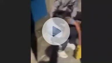 झांसी: झांसी में रंगबाज युवकों ने एक छात्र की पिटाई की, वीडियो सोशल मीडिया पर हुआ वायरल, पुलिस मामले की जांच में जुटी