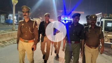 तिलहर: थाना रामचंद्र मिशन क्षेत्र में पुलिस क्षेत्राधिकारी ने पुलिस फोर्स के साथ पैदल गश्त की, सुरक्षा व्यवस्थाओं का लिया जायजा