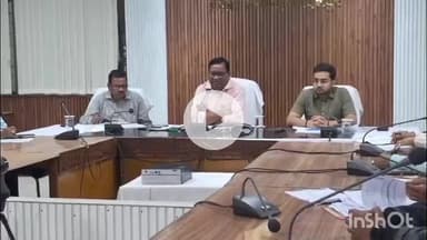 जगदलपुर: कमिश्नर बस्तर संभाग डोमन सिंह ने पंचायत एवं ग्रामीण विकास विभाग की योजनाओं की की समीक्षा