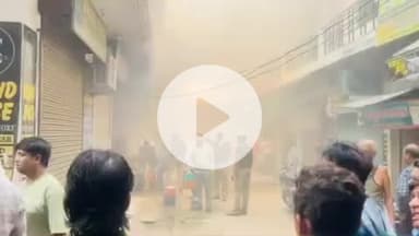 कानपुर: कल्याणपुर थाना क्षेत्र के मुख्य मार्केट में लगी आग, कई दुकानें आई आग की चपेट में