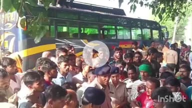 आरा: सार सिवान गांव की सड़क दुर्घटना में बुजुर्ग के मौत के बाद आक्रोशित लोगों ने किया सड़क जाम 4 घंटे के बाद जाम को हटाया गया