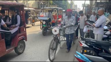 गिरिडीह: सदर अस्पताल में लचर व्यवस्था: लाचार व्यक्ति को ठेले पर आधार अपडेट के लिए ले जाया गया