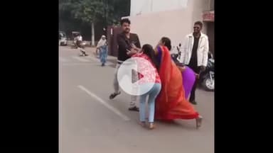 ग्वालियर गिर्द: हजीरा में हाई-वोल्टेज ड्रामा: बीच सड़क पर लाठी-डंडों से मारपीट, वीडियो वायरल