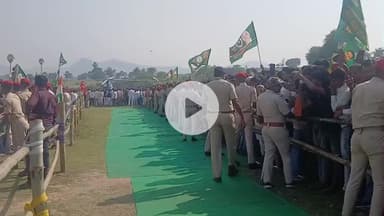 सिरदला के जर्रा बाबा परिसर में चुनावी  सभा सम्बोधन में तेजस्वी ने भरा हुंकार. कहा पिंकी भारती को जिताकर विधान सभा भेजें.