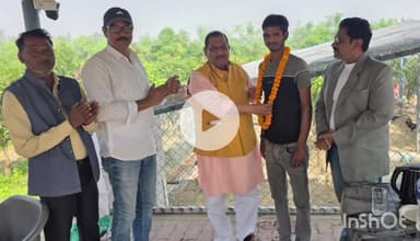 हरदोई: कोबरा के हमले से नहीं डरे टड़ियाँवा के पुनीत, भाजपा विधायक श्याम प्रकाश ने किया सम्मानित