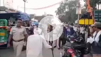 पीपलदा: अयाना थाना क्षेत्र में करजोदा मार्ग पर जानलेवा हमले के मामले में गिरफ्तार 3 आरोपियों का पुलिस ने निकाला जुलूस