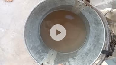 Pani Dekho khajuwala ke andar peene wala Pani hai ye   kesa aara hai  logon ko pani ke naam per bimariyan pilai jati hai