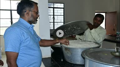 पीरटांड: उपायुक्त रामनिवास यादव ने पीरटांड़ के एकलव्य आवासीय विद्यालय एवं छात्रावास का निरीक्षण किया