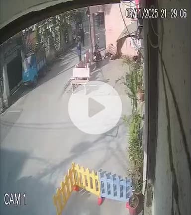 रूड़की: आवास विकास कॉलोनी में बाइक पर बैठकर आए चोर ने की बाइक चोरी, सीसीटीवी कैमरे में कैद हुई घटना