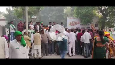 इटावा: भारतीय किसान यूनियन (भानु) द्वारा निकाला गया पैदल मार्च, जिलाधिकारी को कलेक्ट्रेट में ज्ञापन सौंपा गया