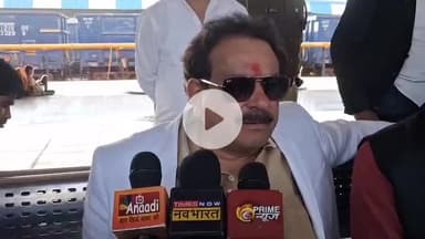 झांसी: आगरा के सांसद एस.पी. सिंह बघेल झांसी पहुंचे, बोले- अखलेश यादव को आजम खान से मिलने जेल जाना चाहिए था