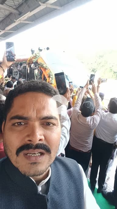 ए एस नोमानी ने कहा कि वंदे भारत एक्सप्रेस ट्रेन मात्र पूंजीपतियों एवं माननीयों के लिए चलाया गया है,
‎