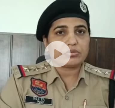 कैथल सीटी थाना क्षेत्र में महिलाओं और लड़कियों से अभद्र हरकत करने वाला युवक पुलिस की गिरफ्त में आ गया है जो राह चलती महिलाओं और बच्चियों को अश्लील इशारे और अपना प्राइवेट पार्ट दिखाता था। घटना मेन बाजार की है 
 SHO ने बताया कि आरोपी बाजार क