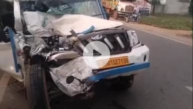 लोहरदगा: भड़गांव में भीषण सड़क हादसा, दो पिकअप वैन की हुई जोरदार टक्कर