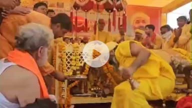 इटावा: हिंदू हॉस्टल से निकली भव्य कलश यात्रा में पीतवर्णी आध्यात्मिक आभा से आलोकित हुई इटावा नगरी, 51,000 मातृशक्ति हुई शामिल