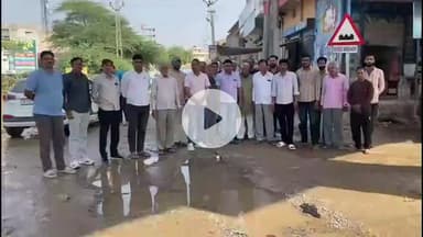 चूरू: पूनियां कॉलोनी फाटक के पास कॉलोनी वासियों ने किया प्रदर्शन, रेलवे फाटक बंद करने से पहले अंडरब्रिज बनाने की मुख्य मांग