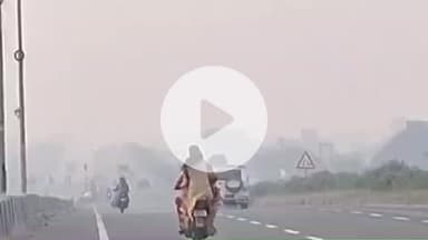 इटावा: इटावा में प्रदूषण के कारण दिन भर आसमान में धुंध छाई रही, दृश्यता प्रभावित, AQI 175 दर्ज किया गया