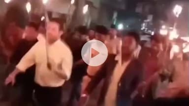 डुमरा: परिहार विधानसभा में मतदाता जागरूकता के लिए जिला निर्वाचन पदाधिकारी के नेतृत्व में मशाल जुलूस निकाला गया