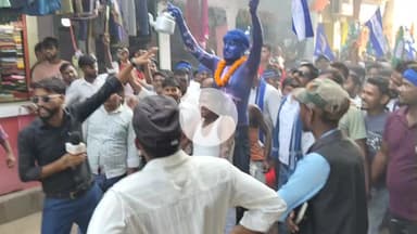 हिसुआ विधानसभा मे GDA के उम्मीदवार -धर्मेंद्र कुमार राजवंशी के केतली छाप का समर्थन मे रोड शॉ जनसैलाबी माहौल से जीत तय।