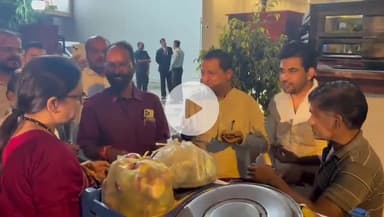 पटना R-ब्लॉक चौराहे पर फुचका का आनंद लिया भाजपा नेत्री स्मृति ईरानी।  #biharelection2025 #bjpbihar #rblockpatna