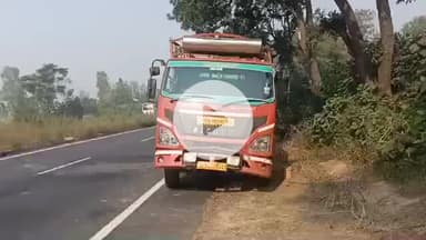 तिलहर: कटरा थाना क्षेत्र में लाल पेट्रोल पंप के पास नेशनल हाईवे पर डीसीएम का टायर फटने से पलटी, 3 लोगों को आई मामूली चोटें