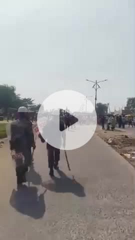 चास: बोकारो एयरपोर्ट के पास सेक्टर 12 मोड़ पर बीएसएल टीम ने अतिक्रमण हटाओ अभियान शुरू किया