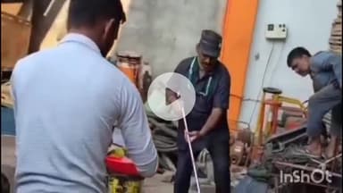 मुज़फ्फरनगर: नई मंडी क्षेत्र स्थित फैक्ट्री में जहरीले साँपों का जोड़ा देख घबराए कर्मचारी, दहशत में मचा हड़कंप, वीडियो आया सामने