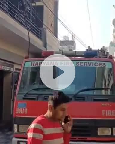 जगाधरी: लक्ष्मी नगर में घर के ऊपर कपड़ों की दुकान में लगी आग, फायर कर्मचारियों ने पाया काबू