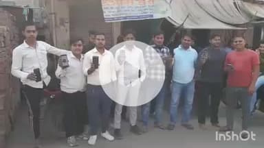 हाथरस: जीटी कंपनी के ठगों के मायाजाल में फंसे भुरापीर चोराहे के कई बेरोजगार युवाओं ने लाखों की ठगी का शिकार किया