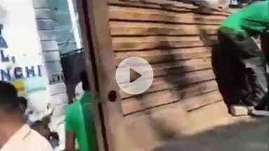 कांके: सदर अस्पताल के पास नो पार्किंग में खड़े वाहनों को ट्रैफिक पुलिस और रांची नगर निगम ने किया ज़ब्त